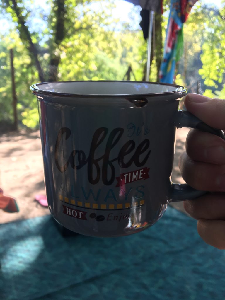 essencial acampar com crianças café