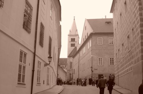 ruas históricas de Praga em cor sépia